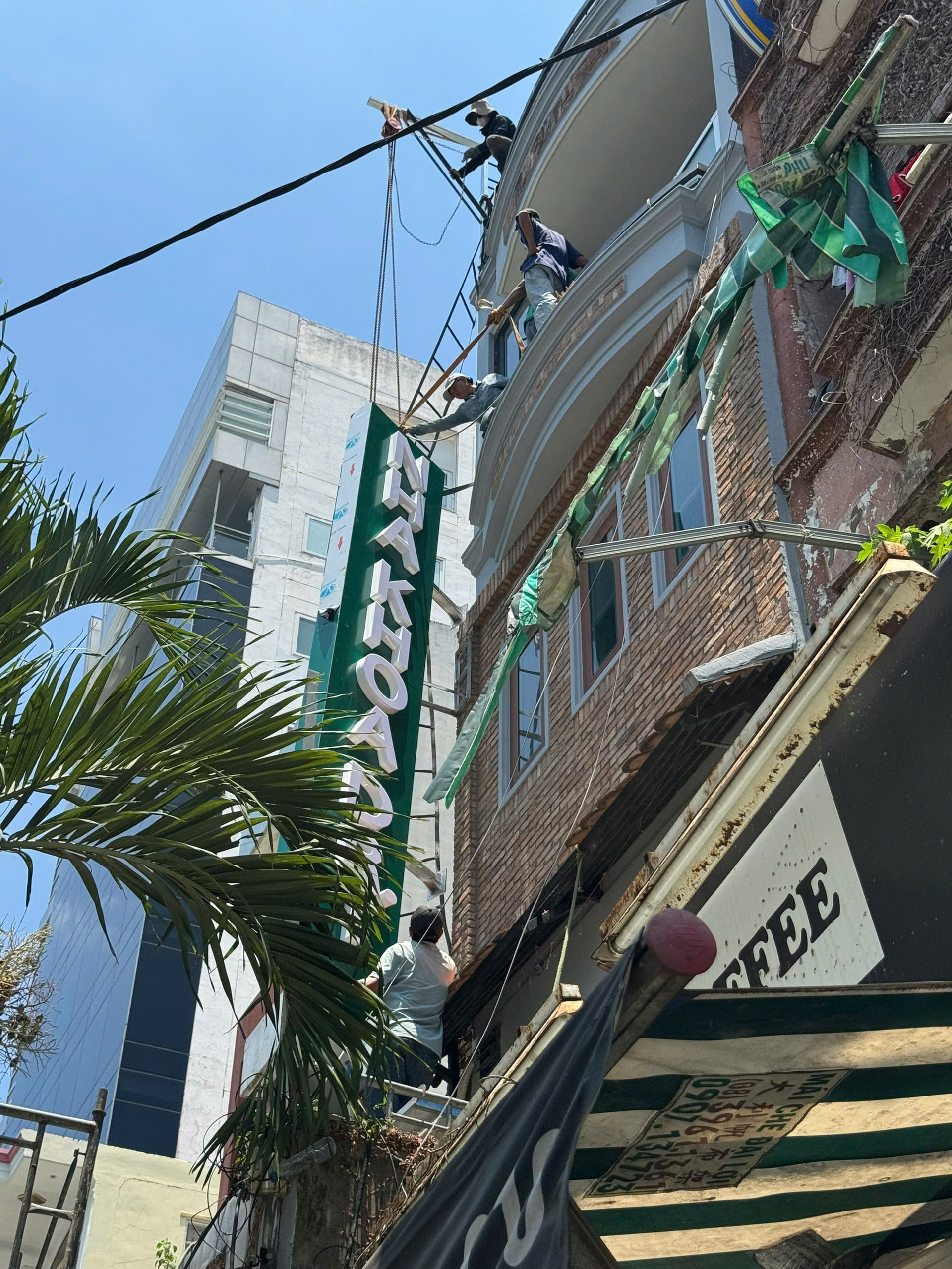 Bảng hiệu phòng khám Nha Khoa Dr. T (BSCKII Lê Hữu Toàn) - ảnh 8