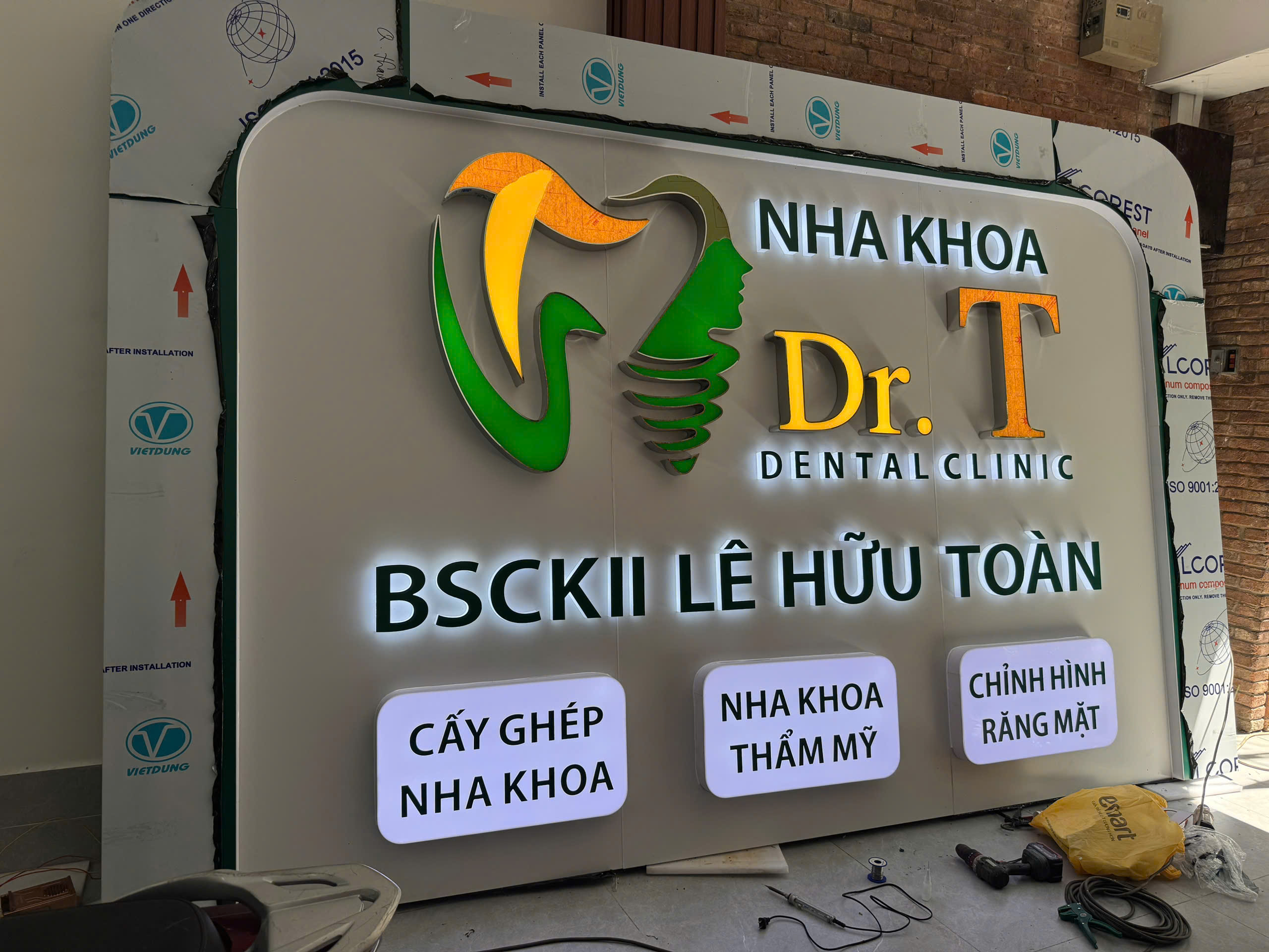 Bảng hiệu phòng khám Nha Khoa Dr. T (BSCKII Lê Hữu Toàn) - ảnh 2