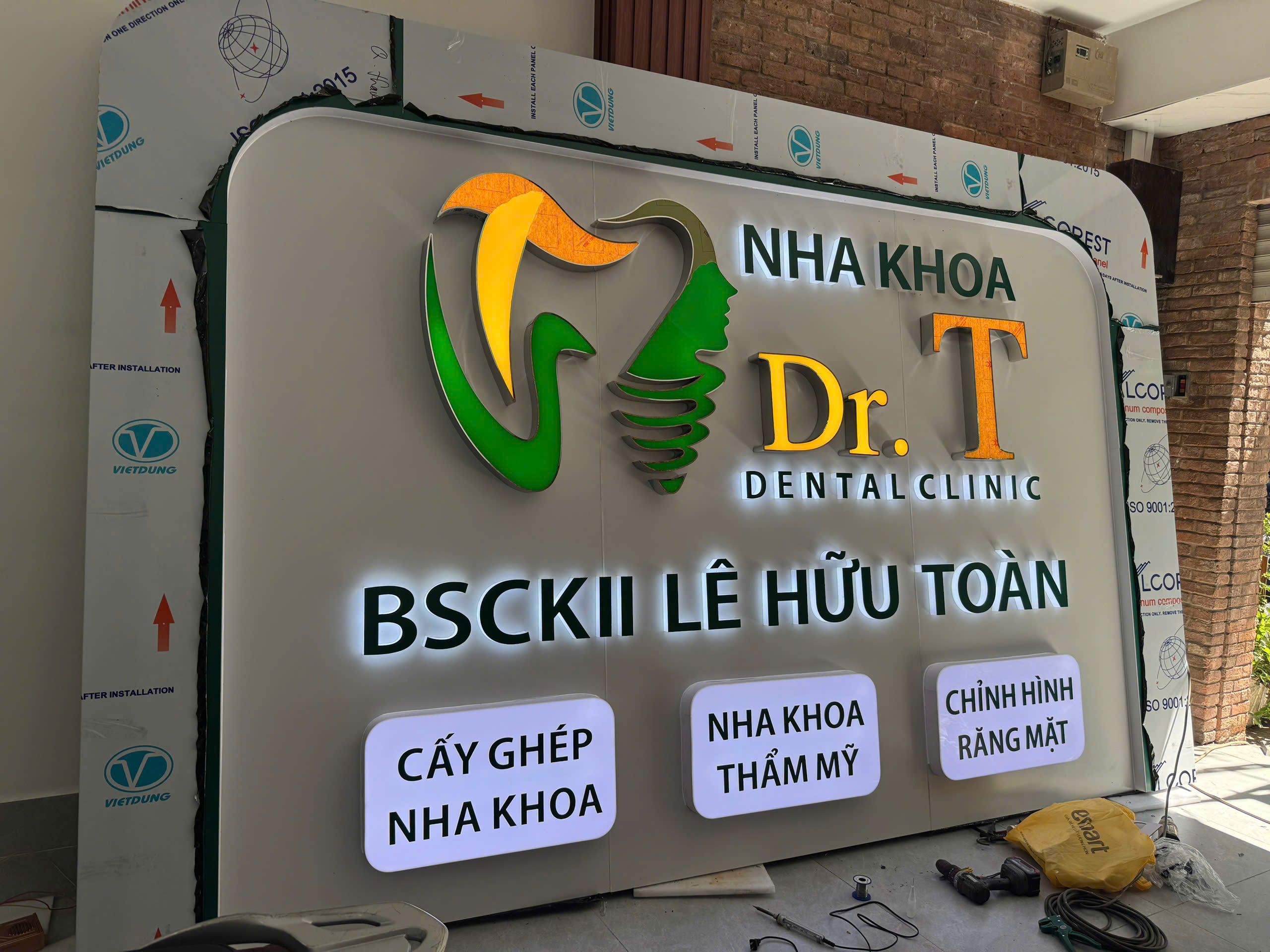 Bảng hiệu phòng khám Nha Khoa Dr. T (BSCKII Lê Hữu Toàn)